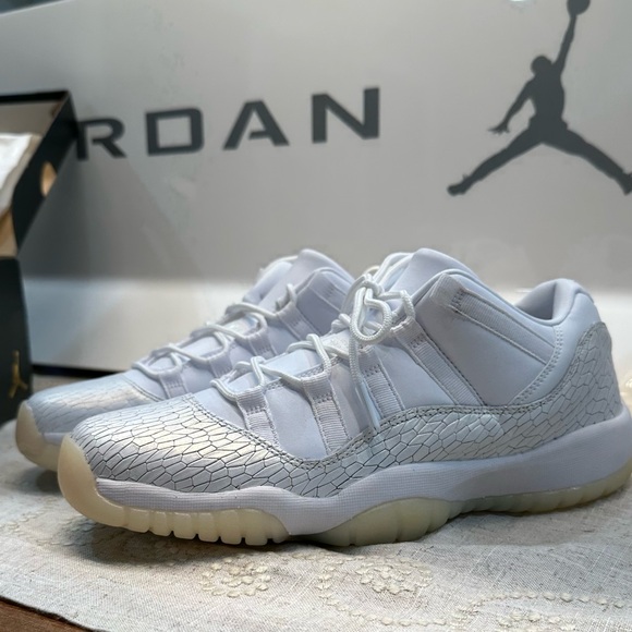 The Air Jordan 11 Retro Low Premium-(Frost White)Heiress collection - Picture 6 of 16